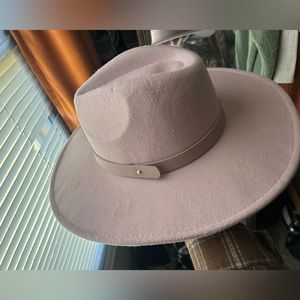 Wide brim hat